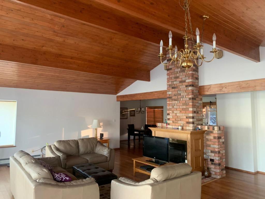 Metchosin House Villa